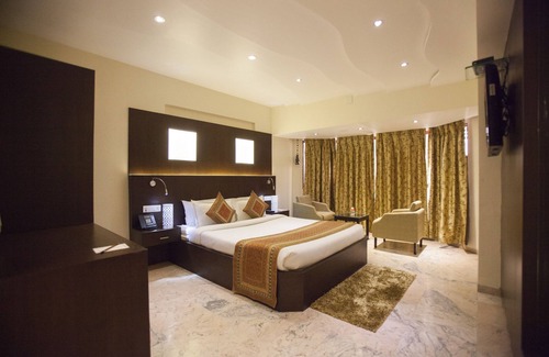 Sayajiganj Hotel | The Oasis -Vadodara