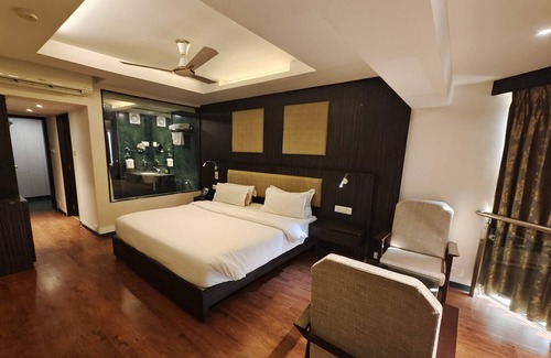 Sayajiganj Hotel | The Oasis -Vadodara