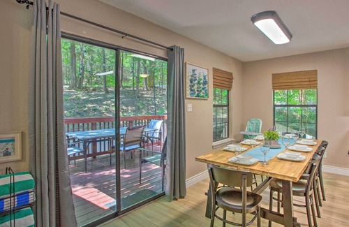 Pottsboro House | ‘The Oasis’ w/ Game Room & Private Hot Tub!