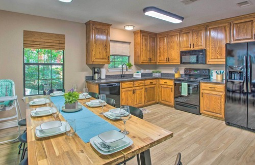 Pottsboro House | ‘The Oasis’ w/ Game Room & Private Hot Tub!