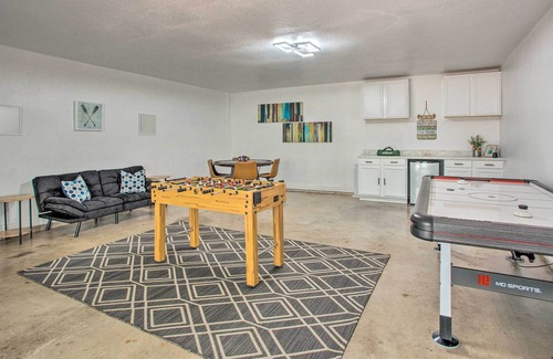 Pottsboro House | ‘The Oasis’ w/ Game Room & Private Hot Tub!