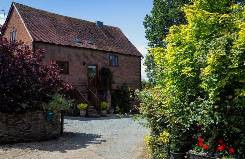 Bromyard Apartment | The Oast House - farm stay apartment set within 135 acres