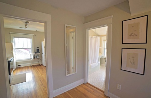 Midtown - Westport Apartment | The Observatory - Cozy Third Floor 1 Bedroom Apartment in Westport