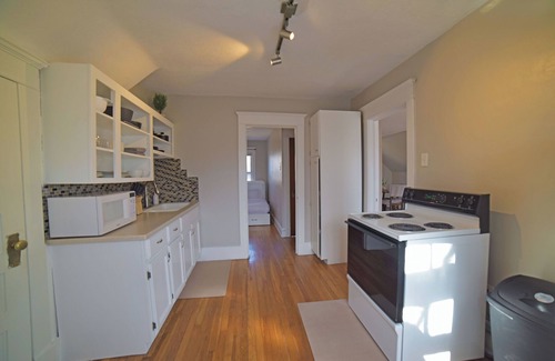 Midtown - Westport Apartment | The Observatory - Cozy Third Floor 1 Bedroom Apartment in Westport