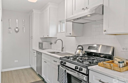 Waukegan Apartment | The Office Loft- 2 Bedroom