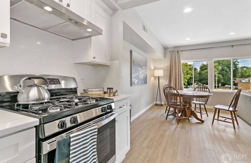 Waukegan Apartment | The Office Loft- 2 Bedroom