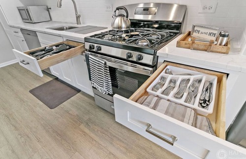 Waukegan Apartment | The Office Loft- 2 Bedroom