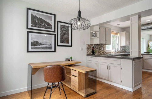 Sylvan Lake House | The Ohana Lakeside Retreat | 4 Bedrooms & Tiki Bar