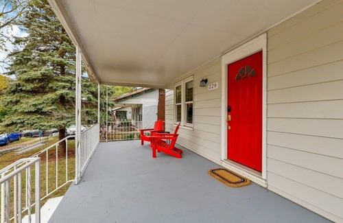 Clintonville House | The Ohio State of Mind 5BR 2BA