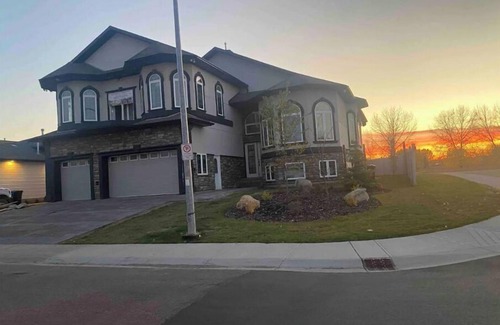 Timberlea House | The Oilsands Manor