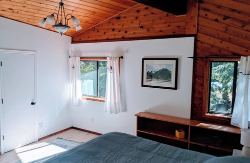Quathiaski Cove Cabin | The Ol' Dive Lodge in Q-Cove