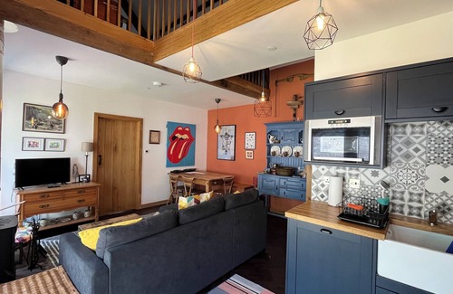 Llanfihangel Tal-y-llyn House | The Old Byre at Llandetty Hall Farm Brecon Beacons Historic Barn Farm Stay