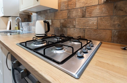 Sheffield House | The Old Coach House. Quiet. Private. Historic. Off street parking. 5*.