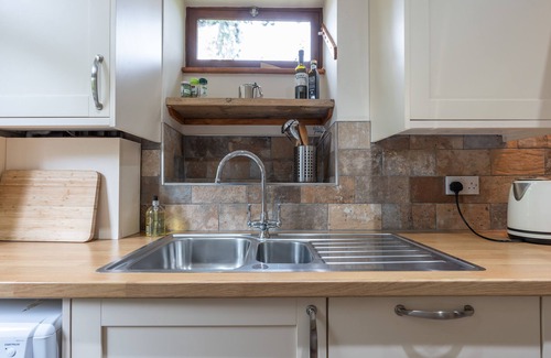Sheffield House | The Old Coach House. Quiet. Private. Historic. Off street parking. 5*.