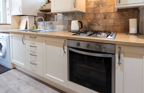 Sheffield House | The Old Coach House. Quiet. Private. Historic. Off street parking. 5*.
