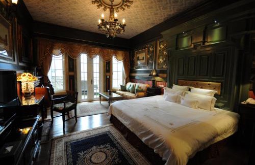 Ren'ai House | The Old England Manor