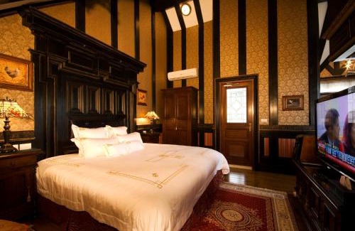 Ren'ai House | The Old England Manor