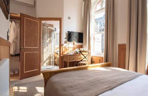Kentish Town Hotel | The Old Farmhouse Pub & Rooms