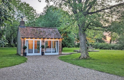 Pocklington House | The Old Forge - Unique and Peaceful Rural Stay in the Heart Of Yorkshire