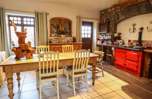 Henryd House | THE OLD GRANARY, pet friendly, character holiday cottage in Conwy