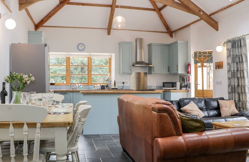 Liverton Cottage | THE OLD HAYBARN, family friendly, with open fire in Ipplepen