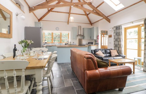 Liverton Cottage | THE OLD HAYBARN, family friendly, with open fire in Ipplepen