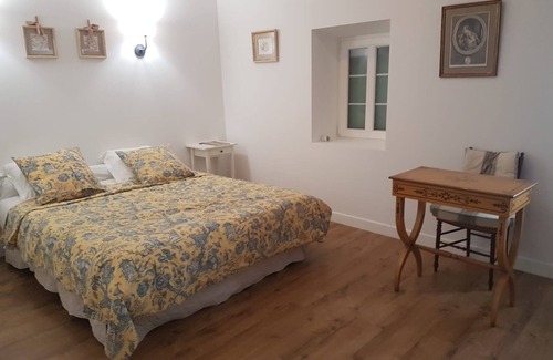 Saumur Cottage | The Old Horse Stables, Chateau de Beaulieu - this gite dates back to 1727.