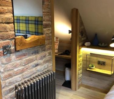 Riccall Apartment | The Old Maple Lodge-Luxury Private Annex with a view in rural setting