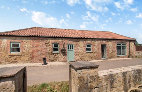 Stockton-on-Tees House | The Old Moat Barn - With Private Hot Tub