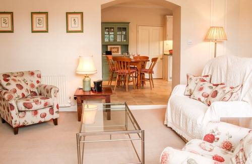 Much Wenlock Cottage | THE OLD NURSERY, with a garden in Much Wenlock
