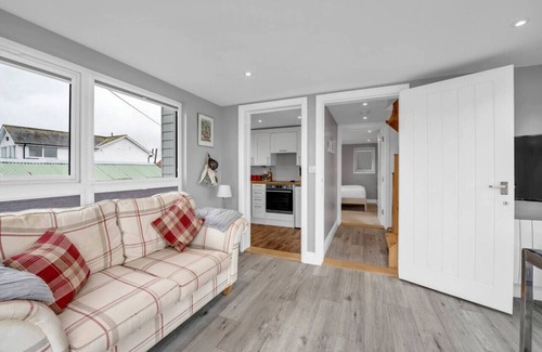 Martlesham Heath House | The Old Pilot Hut, Felixstowe Ferry, Amazing Views
