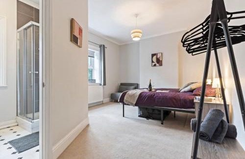 Alton House | The Old Post Office 5 mins Drive to Alton Towers
