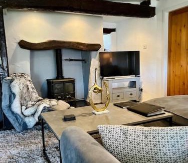 Troutbeck Bridge Apartment | The Old Post Office, Cosy Grade II listed 2 bed apartment Windermere