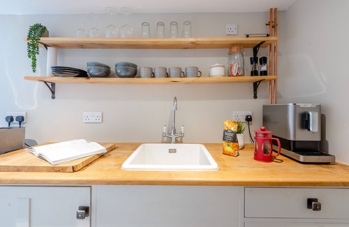 West Ilsley House | The Old Post Office - One Bedroom House, Sleeps 2