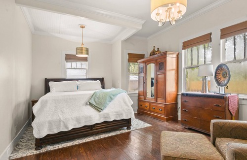 Clinton Bed & Breakfast | The Old Rist Hotel -A place where you can rest, relax, and recharge.