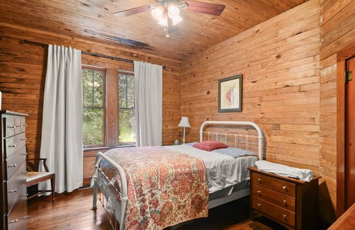 Clinton Bed & Breakfast | The Old Rist Hotel -A place where you can rest, relax, and recharge.