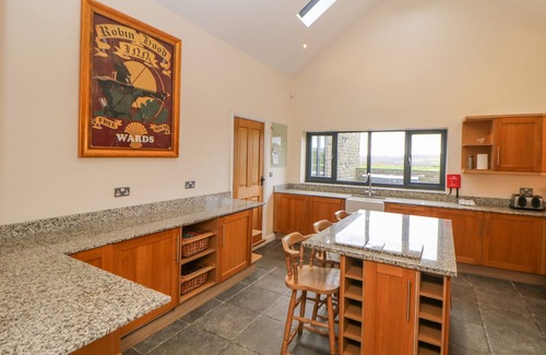 Totley Cottage | THE OLD ROBIN HOOD, pet friendly, with hot tub in Holmesfield