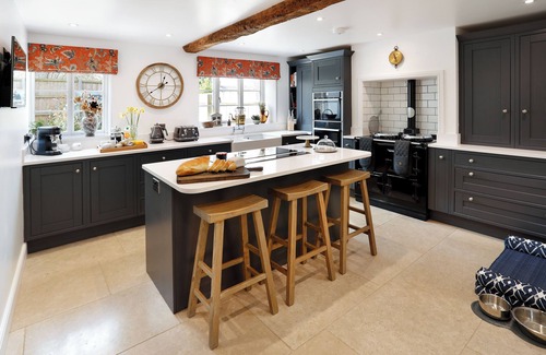 Dumbleton House | THE OLD SCHOOL HOUSE, pet friendly, with open fire in Stanton