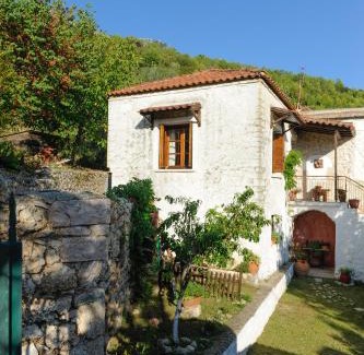 Paramythia House | The old stone house