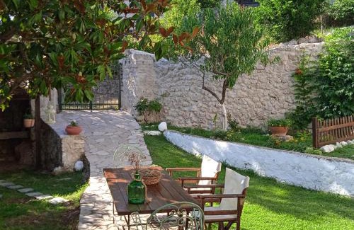 Paramythia House | The old stone house