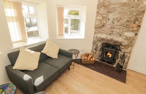 Caergeiliog House | The Old Toll House