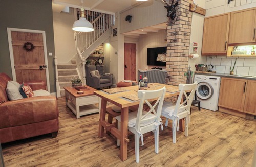 Warkworth Cottage | THE OLDE STABLES, family friendly in Warkworth