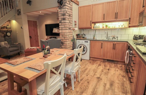 Warkworth Cottage | THE OLDE STABLES, family friendly in Warkworth