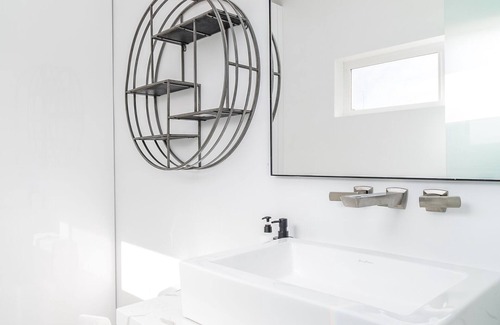 Panorama Heights House | The One - Joshua Tree Escape w/movie theater, geodome & hot tub