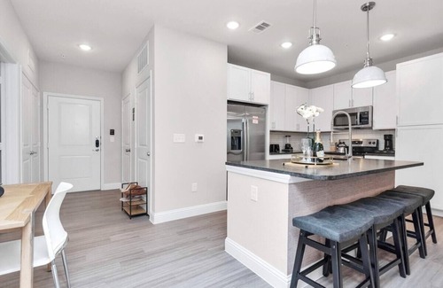 Clear Lake Shores Apartment | The Onyx Abode near Kemah Boardwalk and NASA