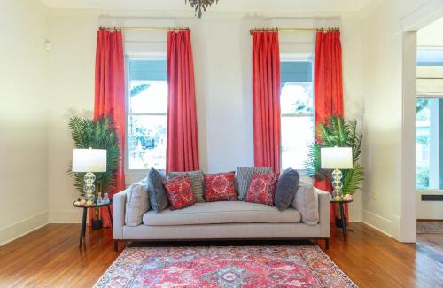 Lake Charles House | The Onyx Bungalow