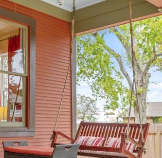 Lake Charles House | The Onyx Bungalow