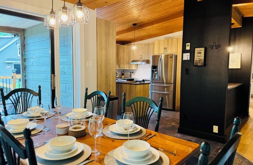 Potton Ski Chalet | The OokPik, Spa, Lake, Firepit