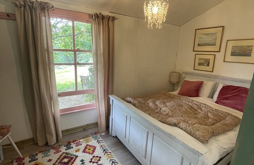 Mayfield Bed & Breakfast | The Orchard HousenBeautiful sunny house set in an Apple Orchard