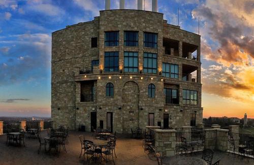 Oread Hotel | The Oread Lawrence, Tapestry Collection by Hilton